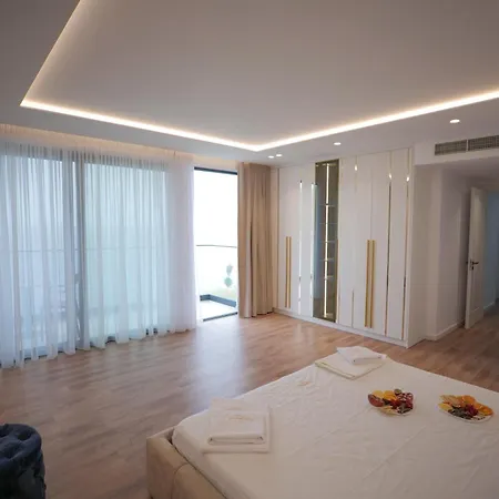 Palmera Vip Villa Sarandë
